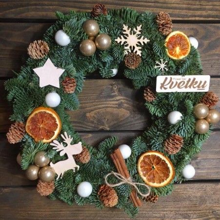 New Year's wreath from live needles №1